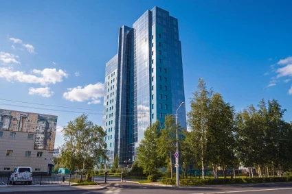 Объявлена новая дата торгов по продаже недостроенного офиса компании «Газпром переработка» в центре Сургута